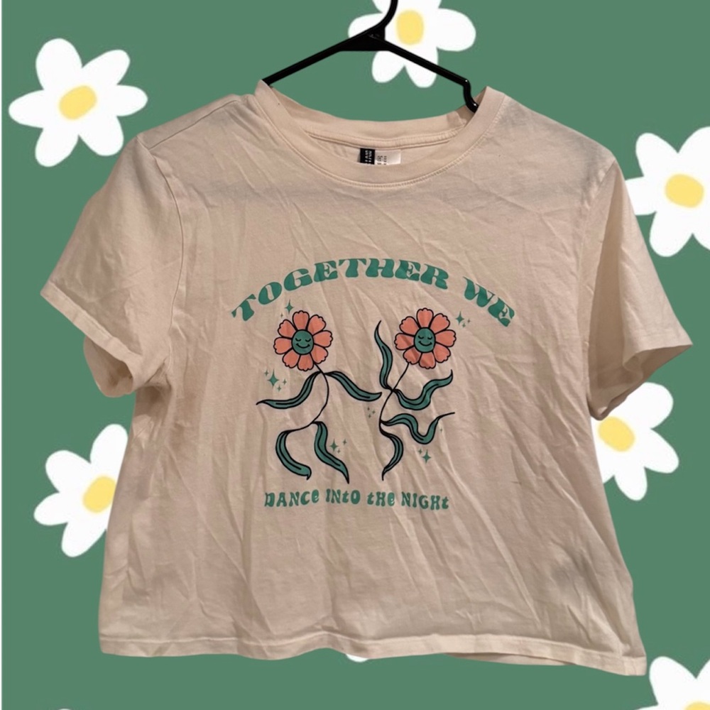 2 for 15$!! 🌼 Off-white cute graphic tee with psychedelic flowers 🌿